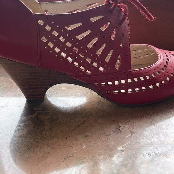 RED HOT CHELSEA CREW HEELS SZ 7.5 - Picture 5 of 9